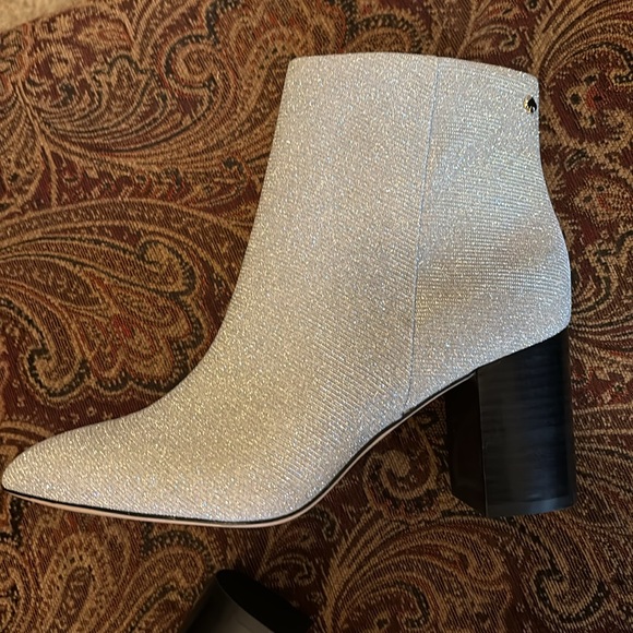 Kate Spade size 7, shimmer boats. Never been worn. - Picture 5 of 6